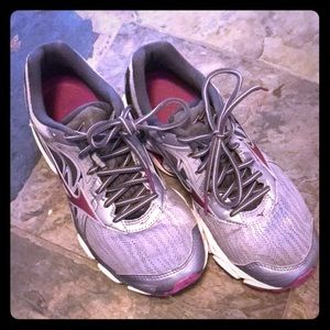 Mizuno Running Sneakers